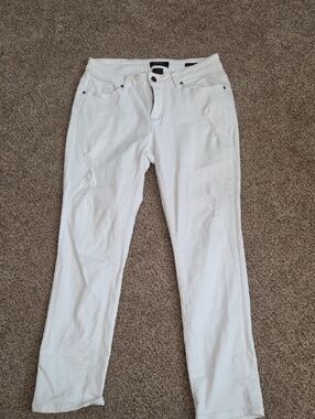 Earl Jeans White Skinny Women’s Jeans with Subtle Distress